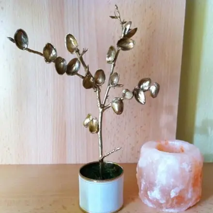 Dekobaum aus Pistazienschalen