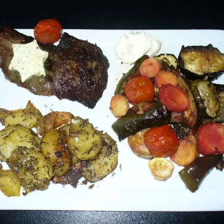 Gebackenes Spätsommergemüse mit Rindersteak