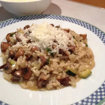 Risotto mit Champignons, Zucchini und Steinpilzen