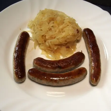 Nürnberger Bratwürste mit Sauerkraut