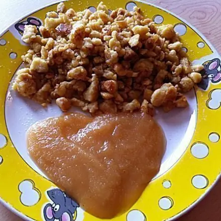 Semmelschmarrn mit Apfelmus