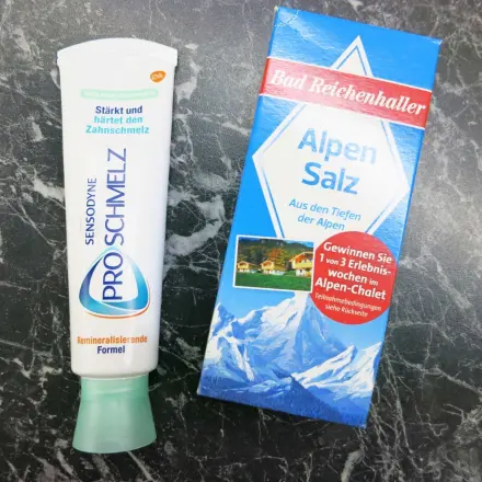 Abgenutzte Küchenschränke reinigen mit Salz und Zahnpasta