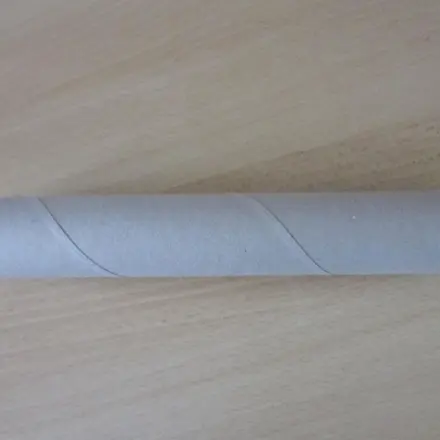 Toilettenrollen werden zur Geschenkverpackung