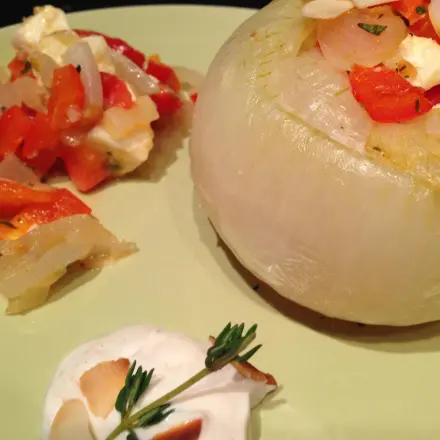 Gefüllte Gemüsezwiebeln mit Schafskäse - vegetarisch