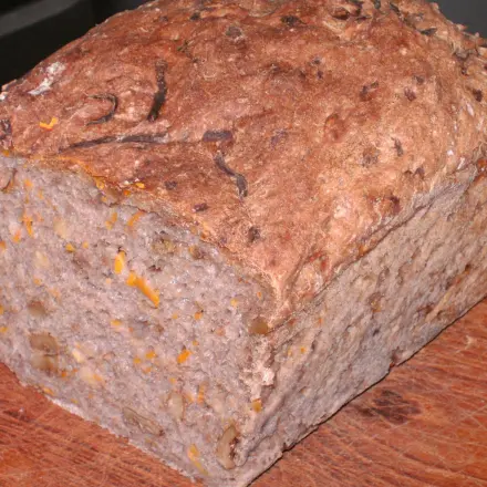 Brot mit Hokkaidokürbis und Walnüssen