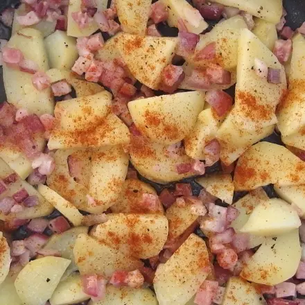 Schöne Bratkartoffeln mit Paprika