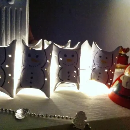 Schneemann-Lichterkette basteln