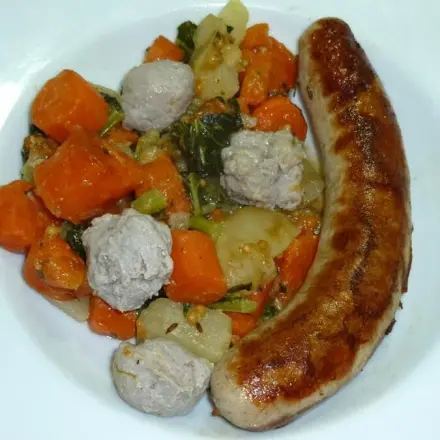 Bratwurst gebraten und als Klößchen