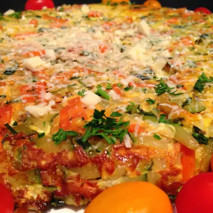 Vegetarische Karotten-Zucchini-Frittata mit Parmesan