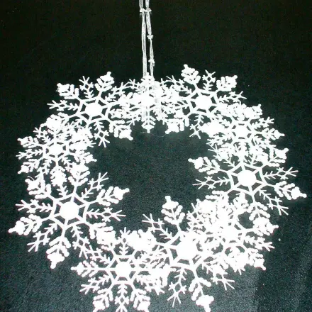 Türkranz aus Eiskristallen (Kunststoffdeko)