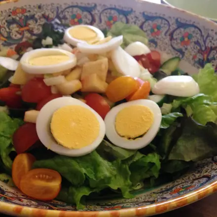 Fruchtig-herzhafter bunter Salat