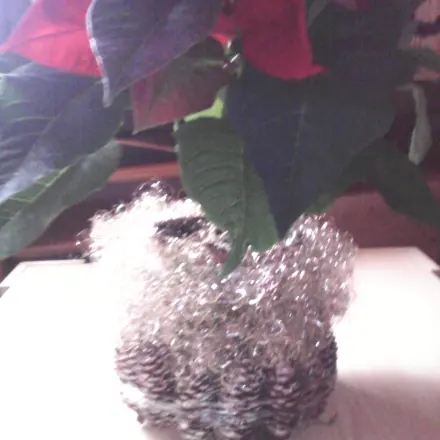 Weihnachtlicher Blumenübertopf