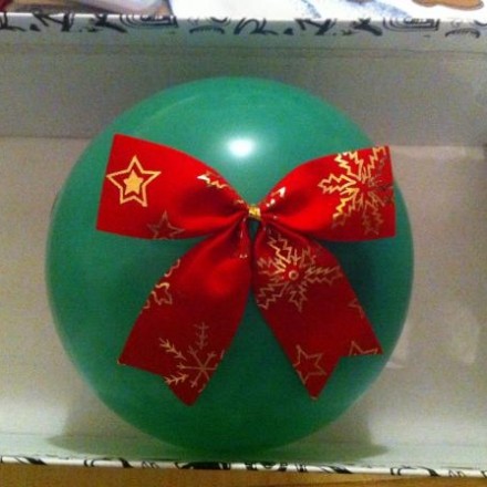 Geschenk verpacken: Geschenk im Luftballon