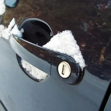 Auto Türschloss eingefroren - was tun?