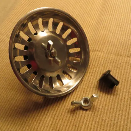 Siebkorb: kaputten Plastikschraubkopf ersetzen