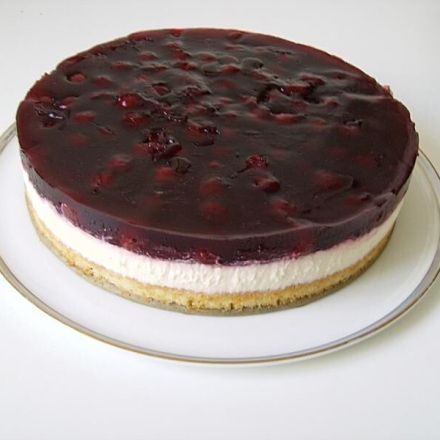 Schmandtorte mit Kirschen