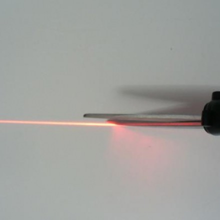 Schneiderschere mit Laserschnittführung