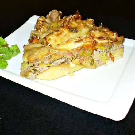 Porreetorte: Überbackener Porree mit Hack und Schupfnudeln