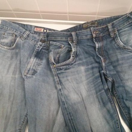 Ausgeblichene Jeans färben