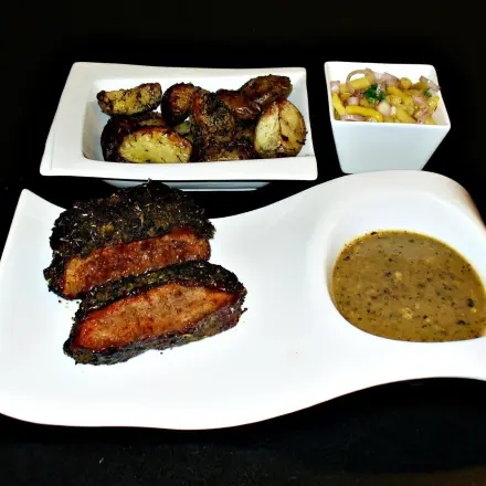 Roastbeef unter knuspriger dicker Pilz-Kräuterkruste