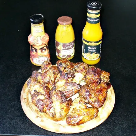 Marinierte gebackene Hähnchenflügel mit Sesam