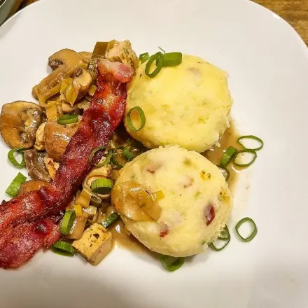 Kartoffelknödel Teil II (Variante Kräuterknödel)