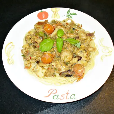 Neptun-Pfanne mit Fisch und Meeresfrüchten