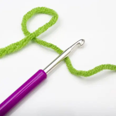 Laufmaschen bei Strickwaren "stopfen"