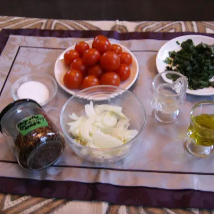 Ensalada Chilena (Tomatensalat auf chilenische Art)