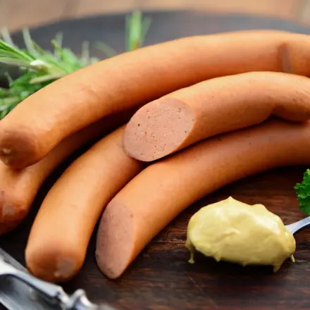 Brühwürstchen schnell in der Mikrowelle erhitzen