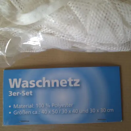 Gardinen mit Röllchen im Wäschenetz waschen