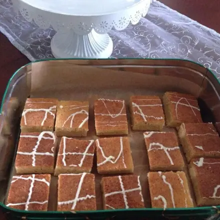 Blondies: Mega leckerer Kuchen mit weißer Schokolade