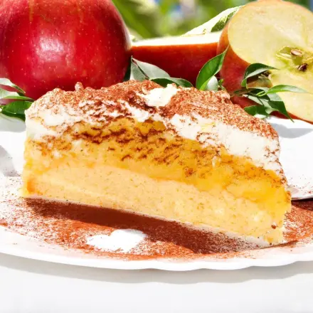 Superschnelles für die Kaffeetafel - Kuchen mit Apfelmus & Sahne