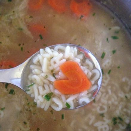 Karotten in Herzchenform schneiden für Eintöpfe und Salate