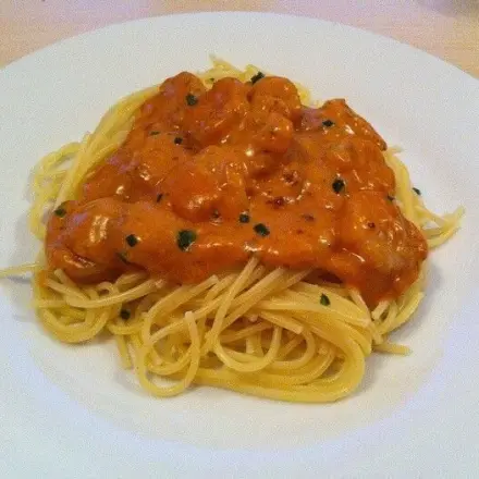 Spaghetti mit Garnelen in gemischter Soße