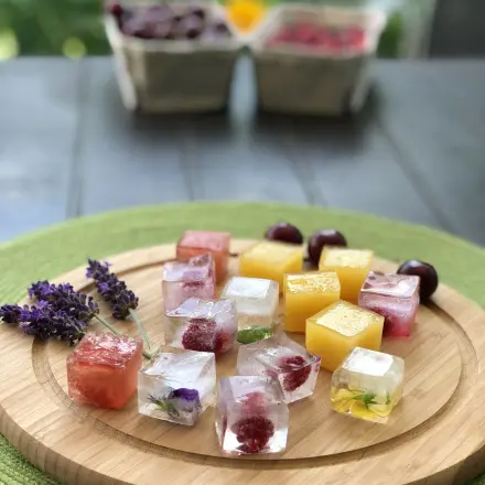 Saft einfrieren: Eiswürfel aus Fruchtsaftresten