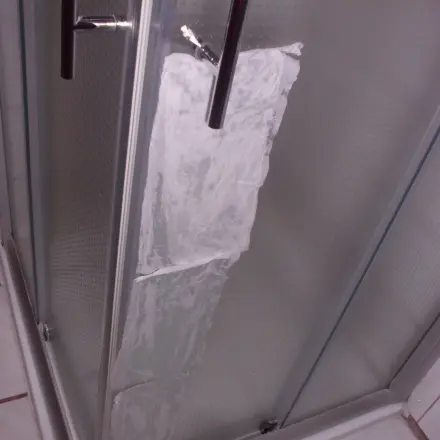Hartnäckige Kalkablagerung entfernen