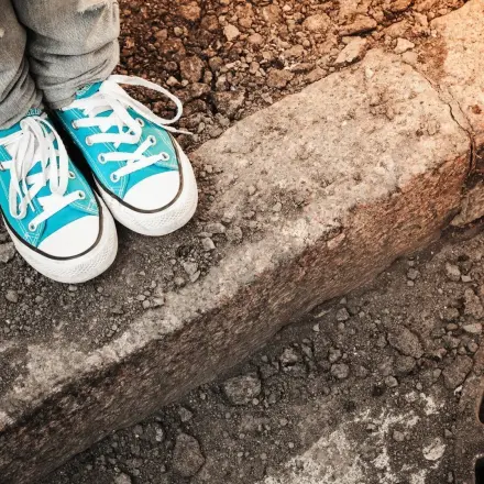 Weißen Rand am Schuh reinigen