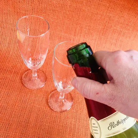 Sektflasche öffnen ohne Schaum