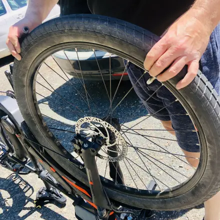 Fahrrad-Flickzeug genial verstauen