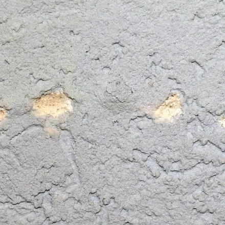 Nägel einschlagen ohne abgeplatzten Putz mit Fett