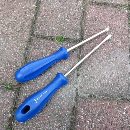 Schraube fällt nicht vom Schraubenzieher