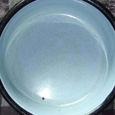 Metallspuren in Emailletöpfen