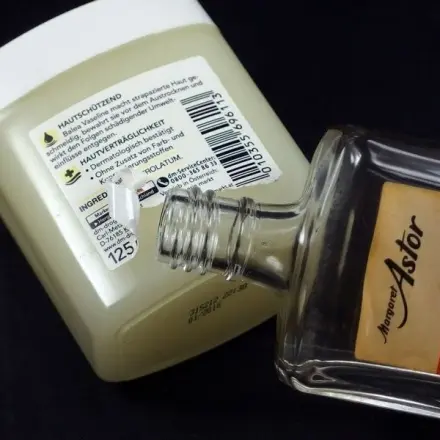 Klebereste entfernen von Plastik, Fliesen & Glas