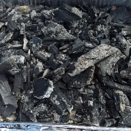 Sauberer Grill mit Alufolie