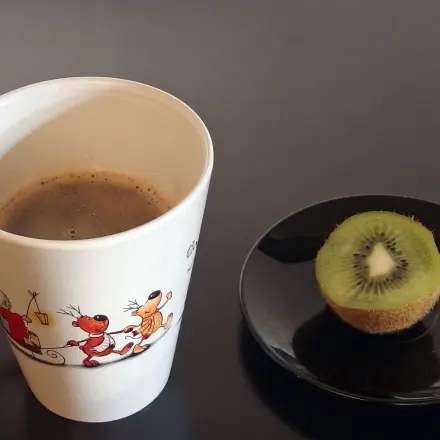 Kopfschmerzen (Kater und Migräne): Kaffee und Kiwi
