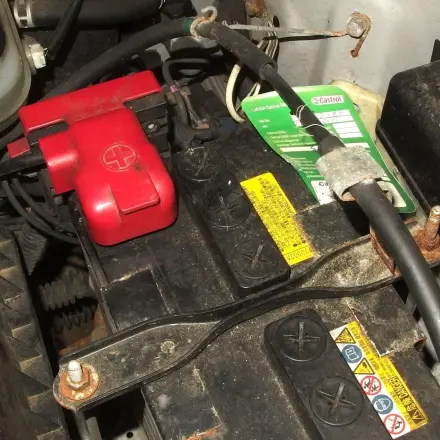 Leere Autobatterie