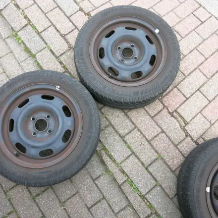 Günstige Reifenhalter für die Garagenwand