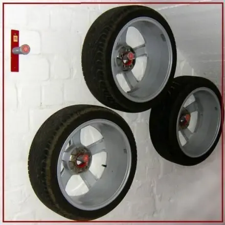 Wandmontage für Autoreifen