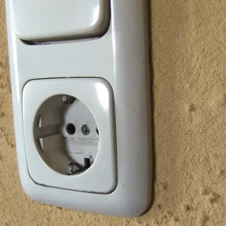 Steckdosen prüfen nach dem Streichen